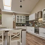 3-bedroom Penthouse With Sauna In Old Town Appartamento