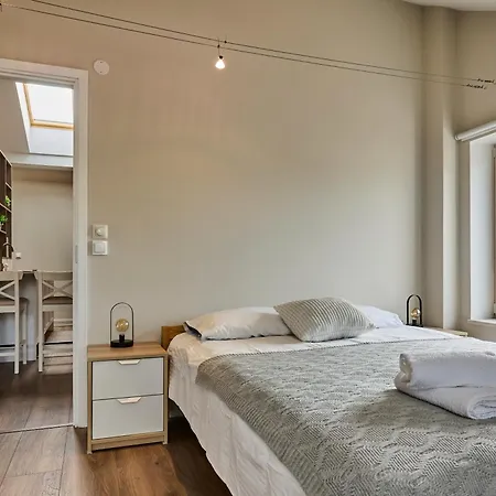 Charming Penthouse With Sauna In Old Town Apartamento