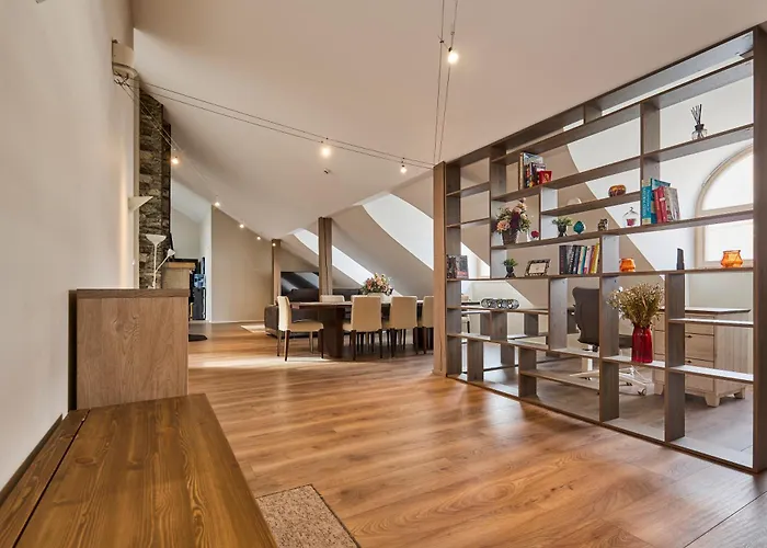 Charming Penthouse With Sauna In Old Town Διαμέρισμα Ταλίν