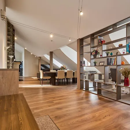 Charming Penthouse With Sauna In Old Town شقة تالين