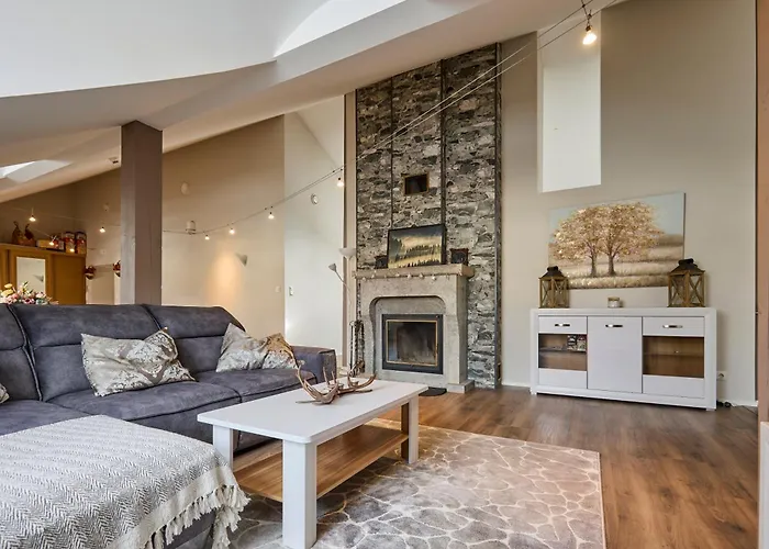 Charming Penthouse With Sauna In Old Town تالين