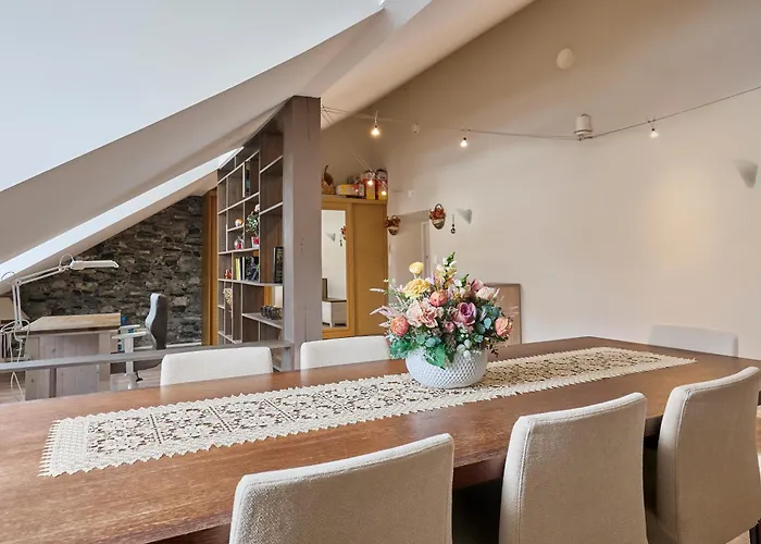 Charming Penthouse With Sauna In Old Town تالين