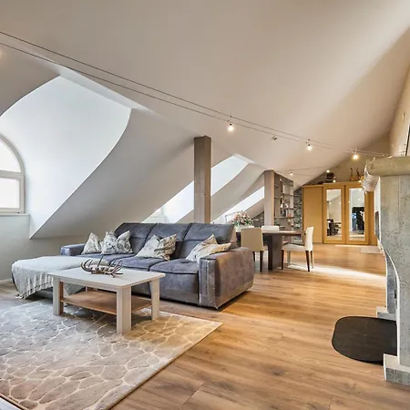 Charming Penthouse With Sauna In Old Town טאלין